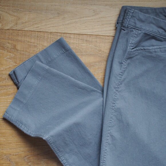 Old Navy | Mid-Rise Pixie Chino Ankle Pants in Grey - Picture 6 of 7